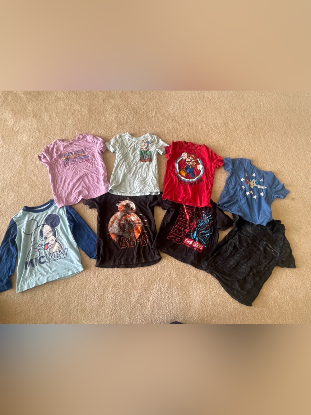 BUNDLE OF 8 boys graphic tees. Size S (6/7)